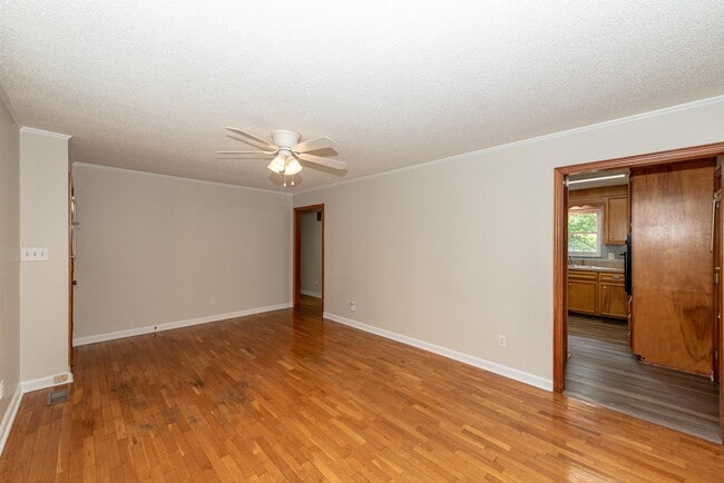 Building Photo - 2900 Troy Ave