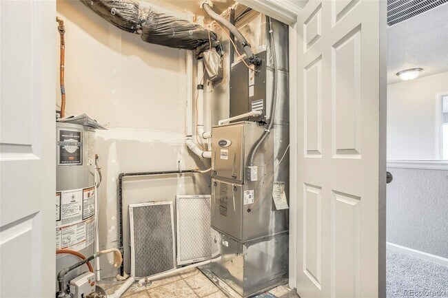 Building Photo - A Gorgeous 3 Bed 3 Bath Home in Desirable ...