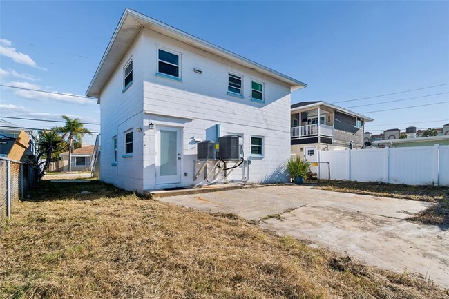 Building Photo - 14919 N Bayshore Dr