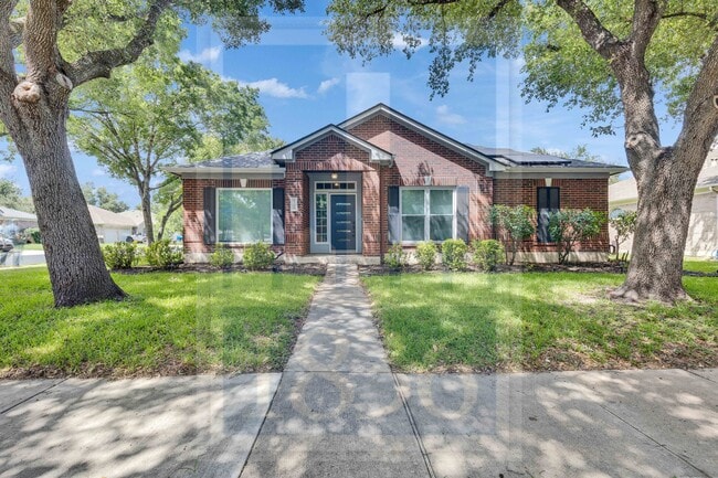 Building Photo - 1204 Thackeray Ln