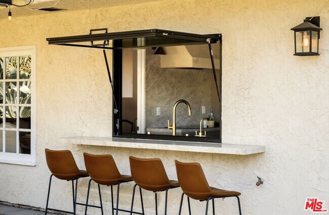 Building Photo - 28667 Acacia Glen St