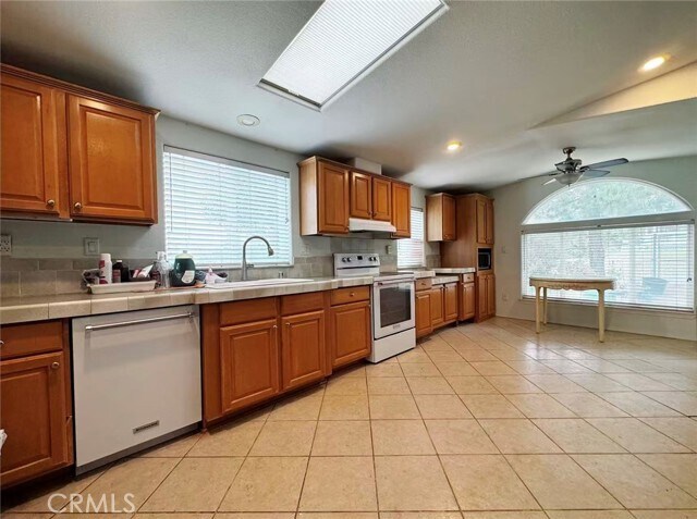 Building Photo - 1053 Deercrest Dr