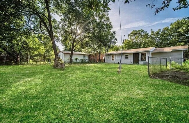 Building Photo - Remodeled 3/1 LANDSCAPING INCLUDED!