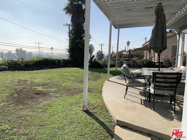 Building Photo - 5604 Chariton Ave