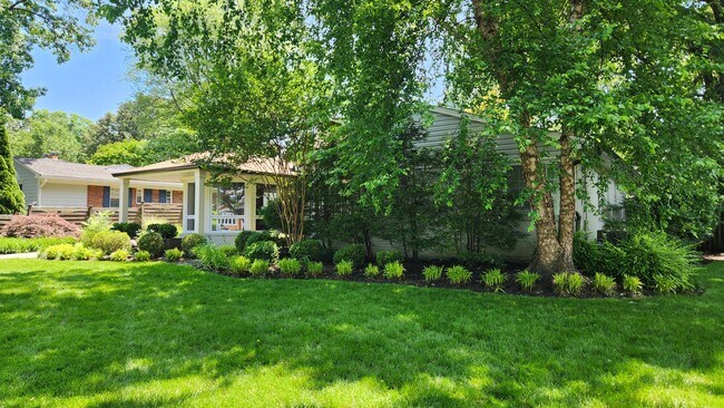 Building Photo - Rare Opportunity In Belle Haven Neighborhood - Yard Work Included in Rent