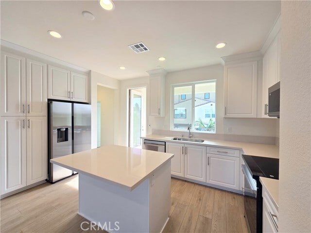 Building Photo - 2420 E Lincoln Ave