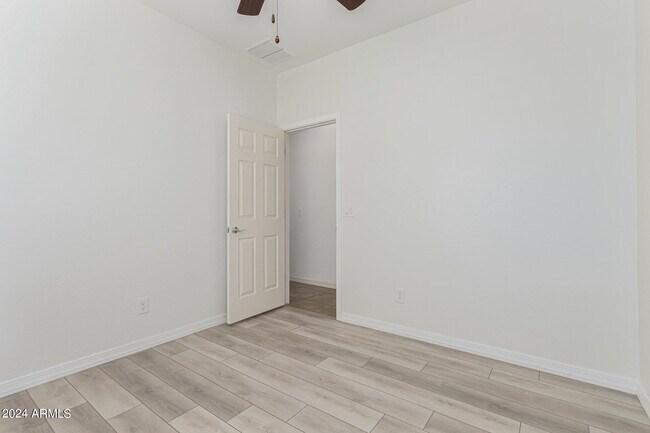 Building Photo - 476 W Honey Locust Ave