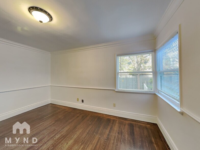 Building Photo - 1213 10th Ave