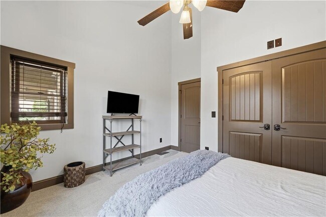 Building Photo - 2115 Kemp Dr