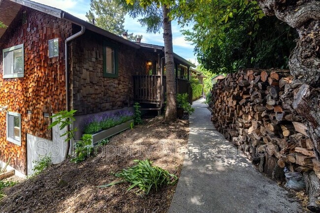 Building Photo - 646 Blue Ridge Dr