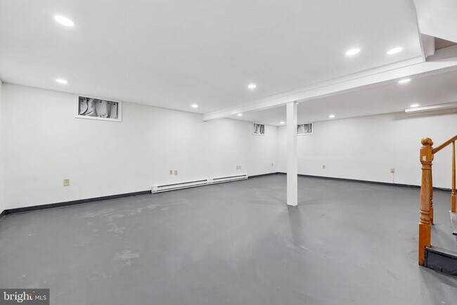 Building Photo - 412 Yorkshire Rd
