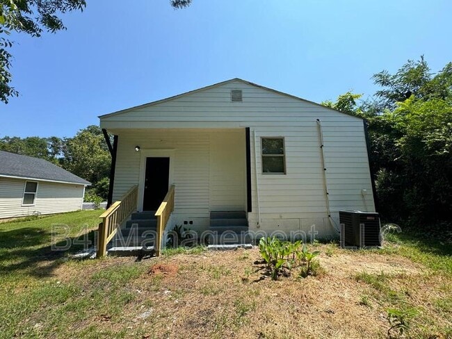 Building Photo - 407 Circus St