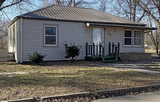 Primary Photo - 619 N Grandview St