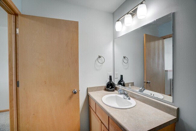 Building Photo - 818 Redan Dr