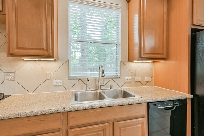 Building Photo - 6 Cordella Pl