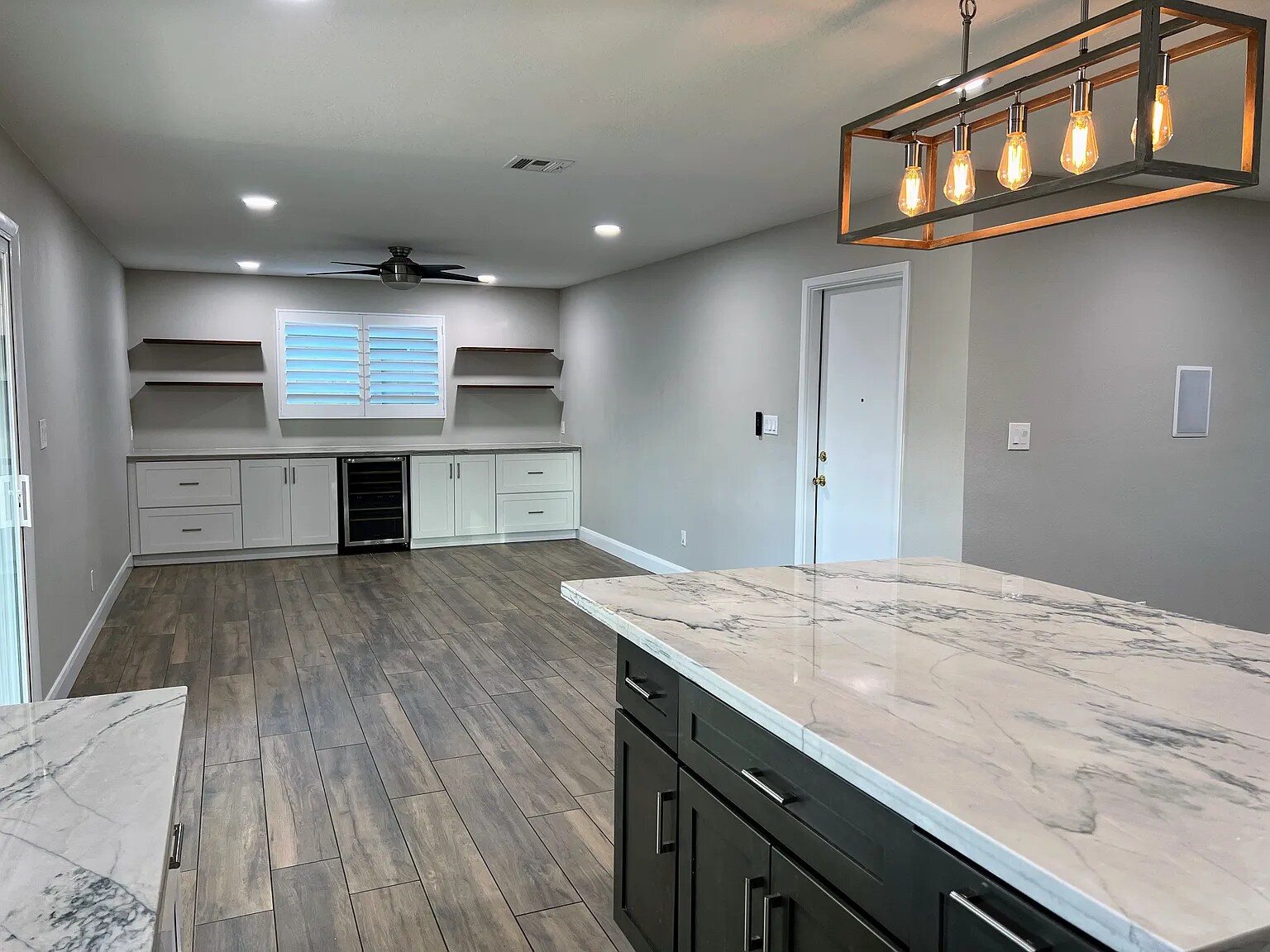 Building Photo - 2508 E Loyola Dr