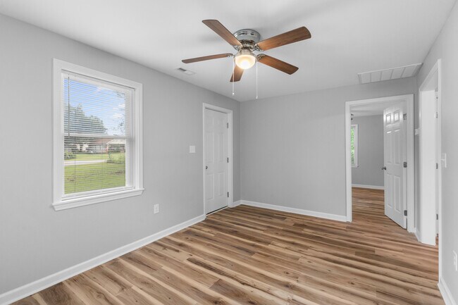 Building Photo - 2641 Burgaw Hwy