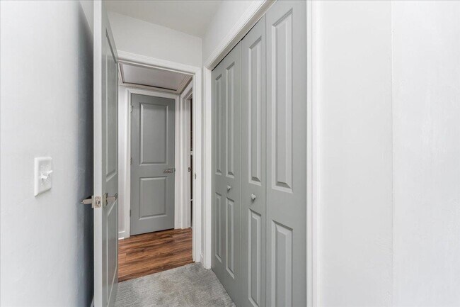 Building Photo - 1707 Hall Dr