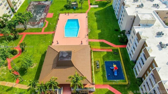 Building Photo - 6950 Miami Gardens Dr