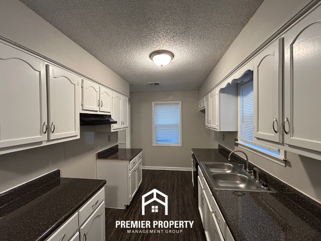 Building Photo - Spacious 5 Bedroom Home for Rent in Southaven, MS | Hardwood Floors, Fireplace & Fenced Yard