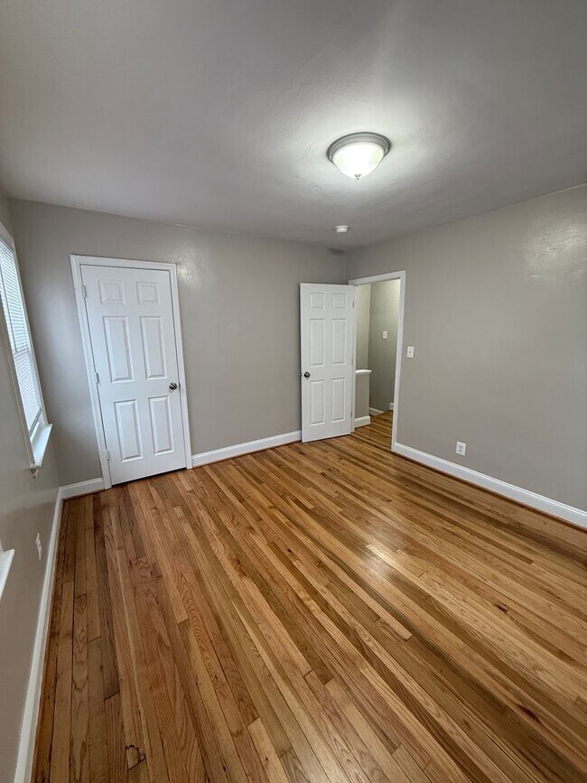 Building Photo - 3 Bedroom 1 Bath House