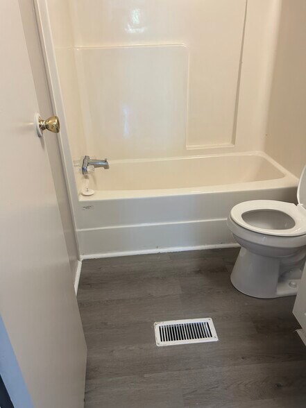 Building Photo - 914 Morgan Sellers Rd