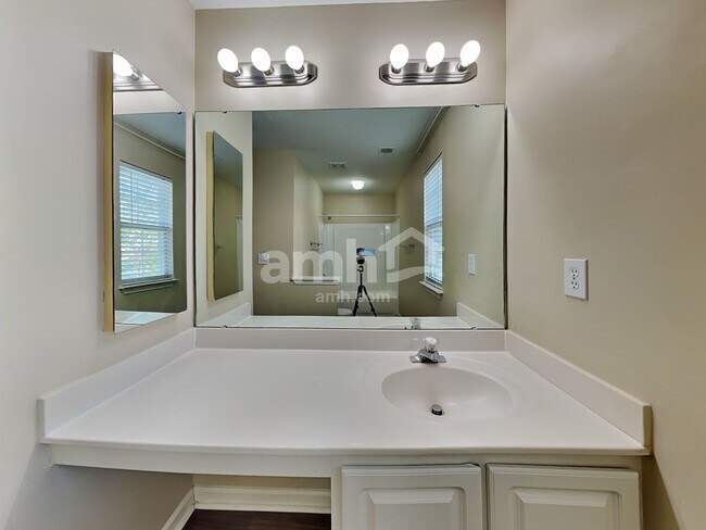 Building Photo - 25 Bellows Falls Dr