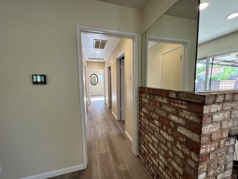 Hallway to bedrooms and bathrooms - 2501 Linda Vista Avenue