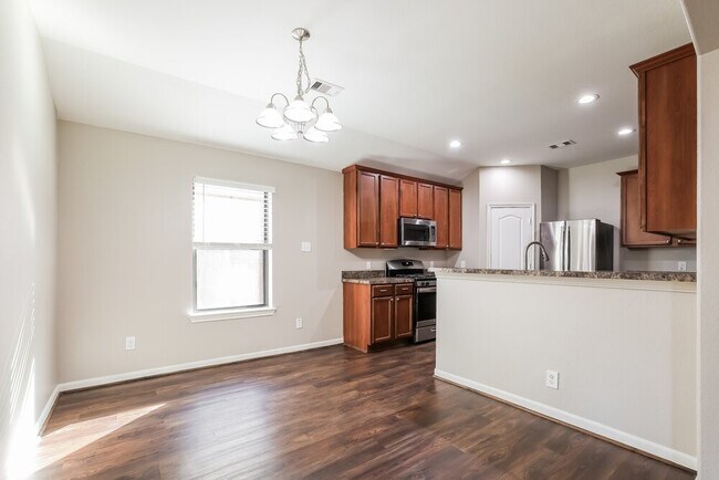 Building Photo - 19207 Silver Dapple