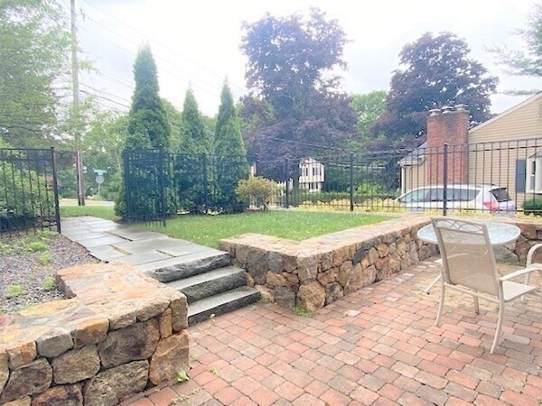 Building Photo - 38 Beaverbrook Rd