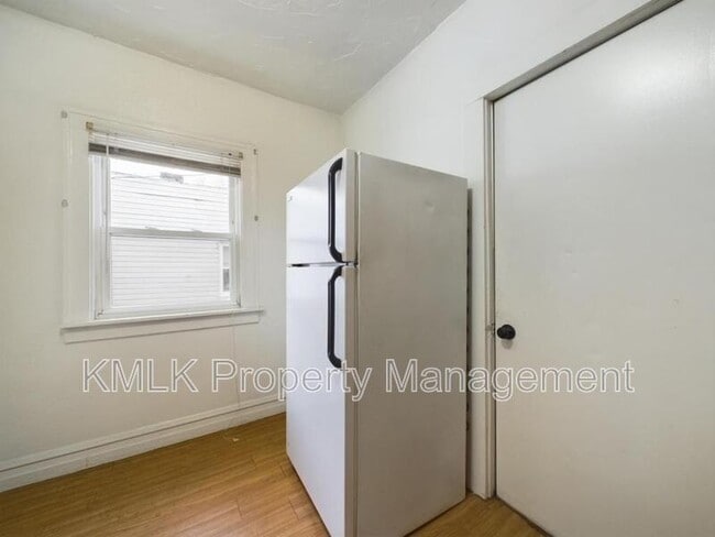 Building Photo - 539 Gage St
