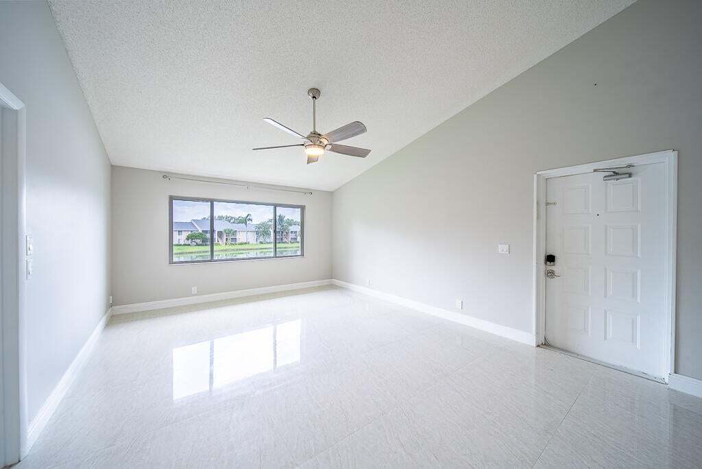 Building Photo - 13810 Oneida Dr