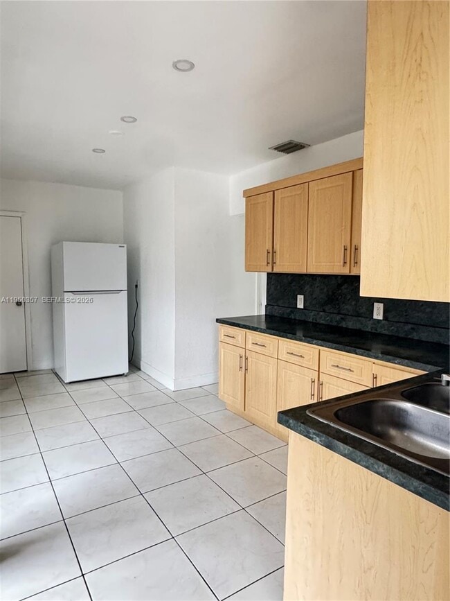 Building Photo - 3623 SW 5th Terrace