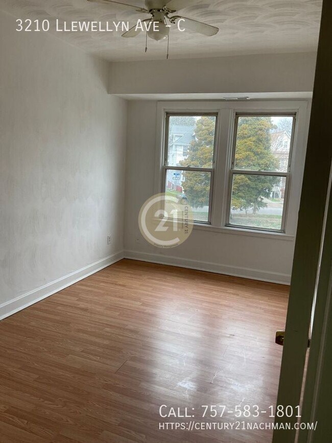 Building Photo - 3210 Llewellyn Ave