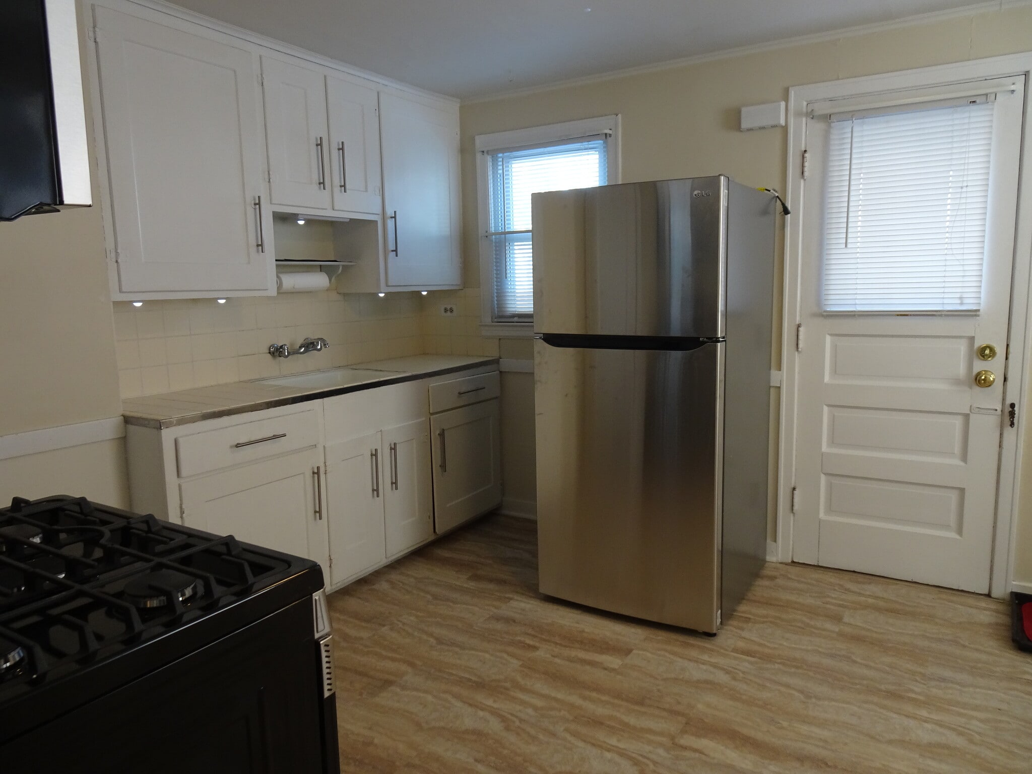 Kitchen - 615 Starin Ave