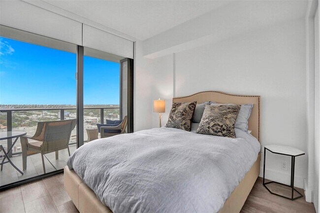 Building Photo - 121 NE 34th St