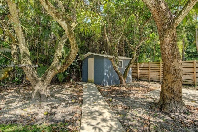 Building Photo - 7601 SW 59th Ct