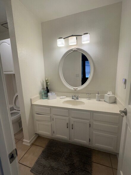 Building Photo - 10938 W Poinsettia Dr