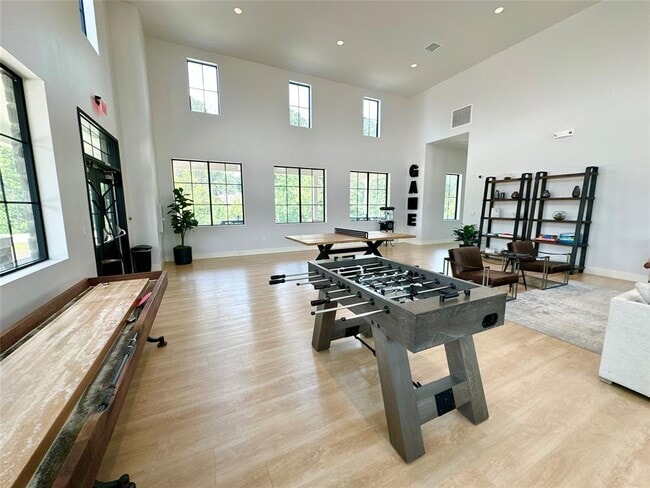 Building Photo - 12143 Ridge Top Dr