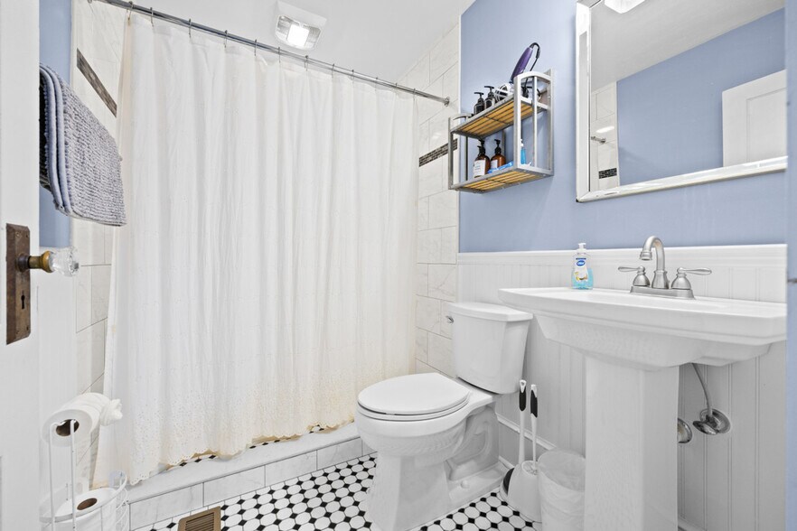 Building Photo - 715 SE 2nd Ave