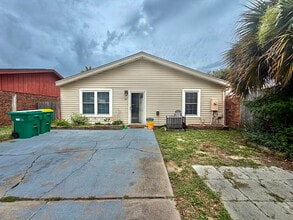 Building Photo - 212 Bent Arrow Dr