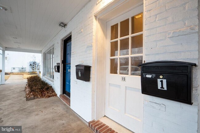 Building Photo - 15 Cranbury Rd