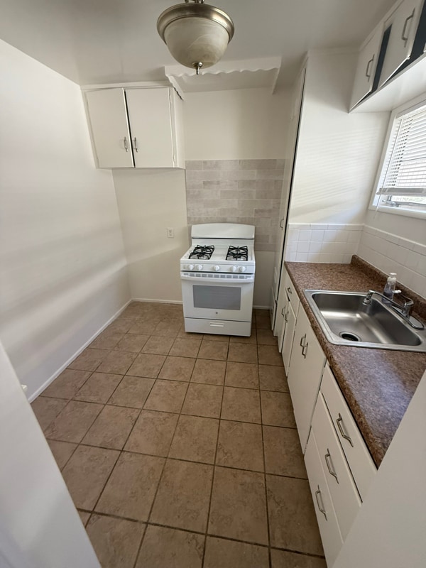 Building Photo - 421 E Cedar Ave