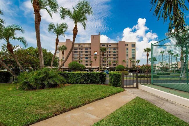 Building Photo - 7700 Sun Island Dr S