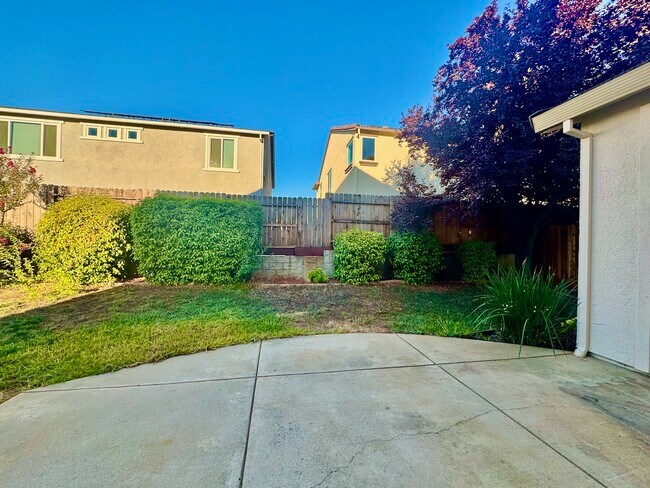 Building Photo - 4141 Aragon Way
