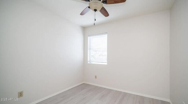 Building Photo - 1329 S Mitchell Dr