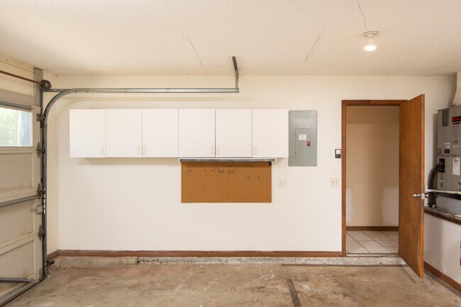 Building Photo - 328 Linden Rd