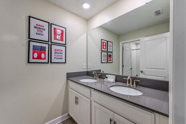 Building Photo - 5047 Windermere Ave