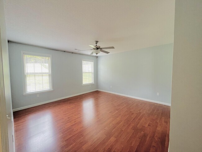 Building Photo - 1020 Saint Charles Way