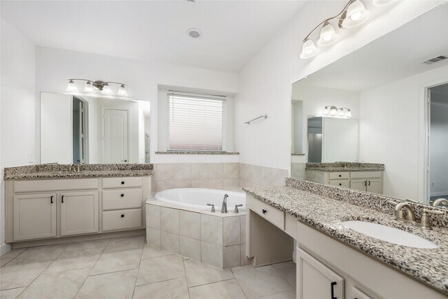 Building Photo - 2923 Golden Honey Ln